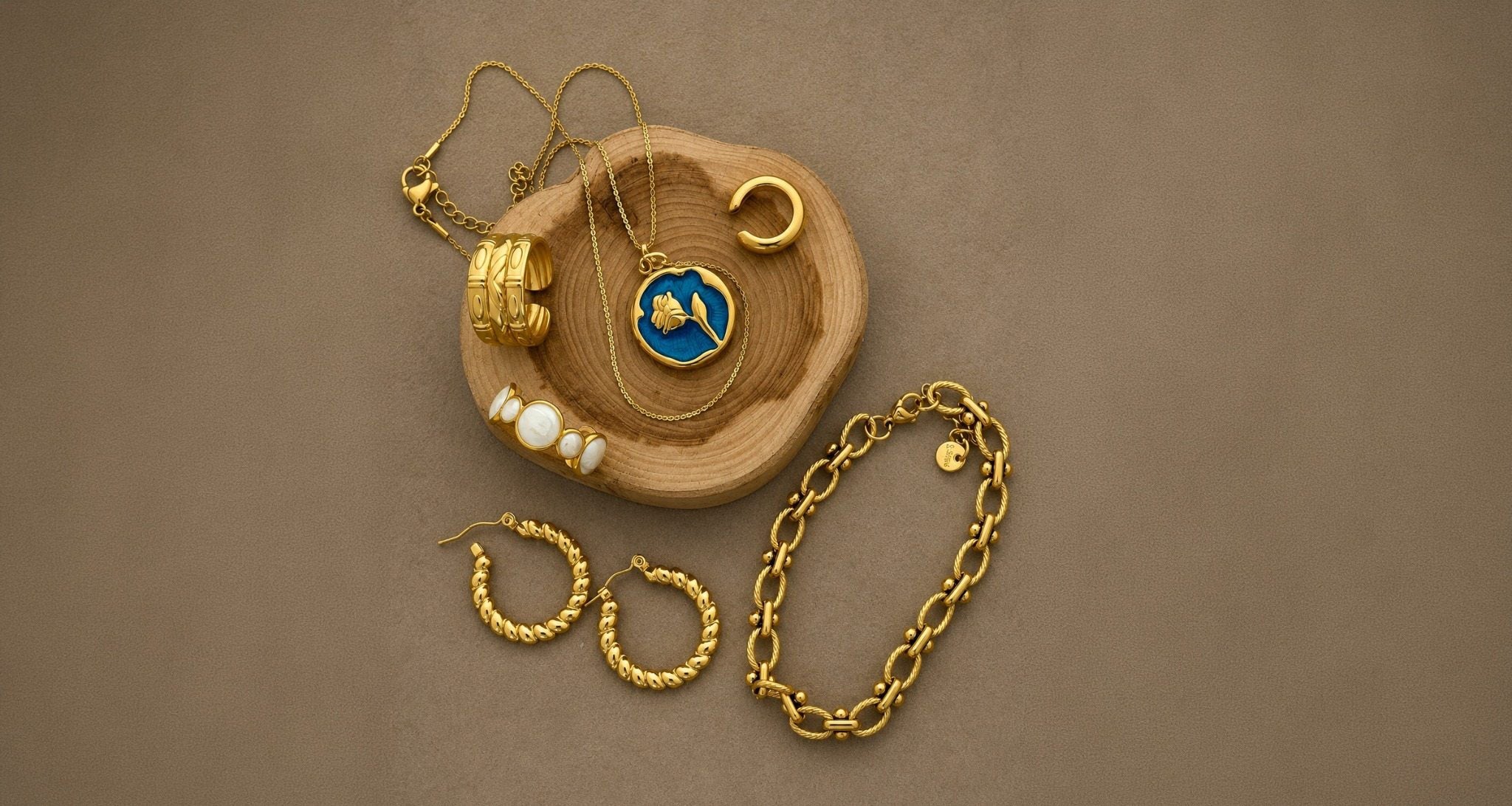 How to Build a Capsule Jewellery Collection